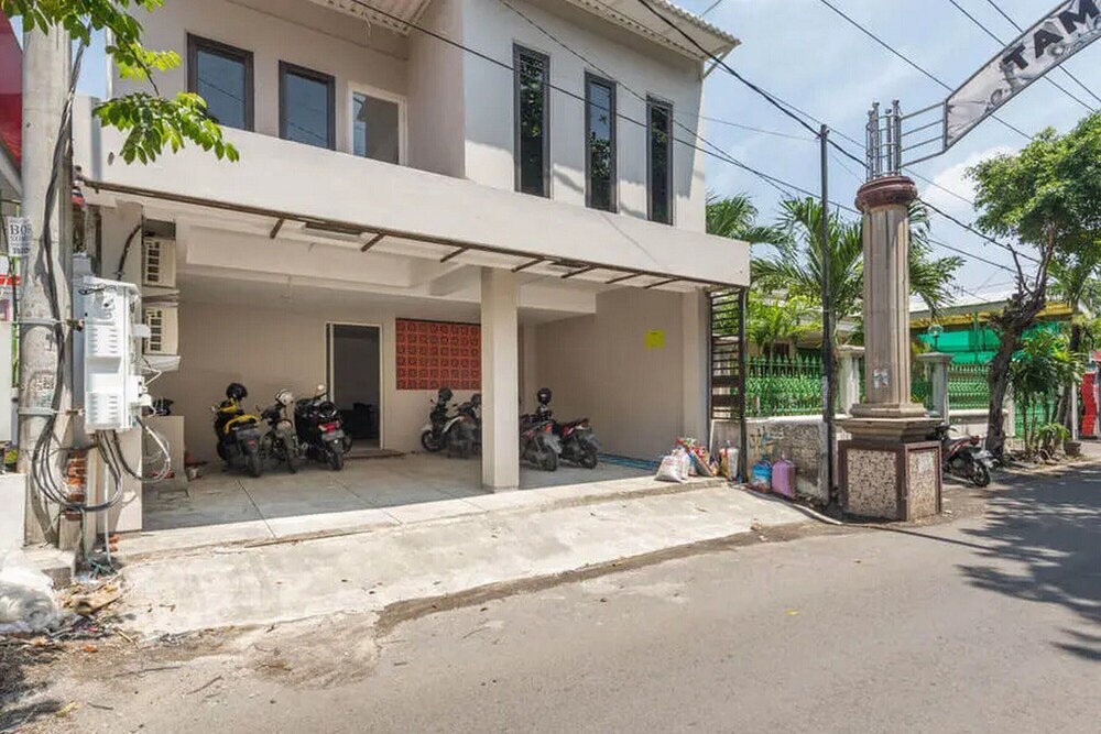 reddoorz near kaza mall surabaya