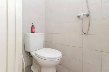 reddoorz near kaza mall surabaya