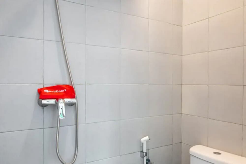 reddoorz near kaza mall surabaya