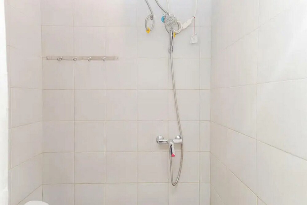 reddoorz near kaza mall surabaya