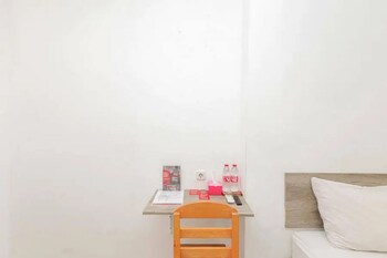 reddoorz near kaza mall surabaya