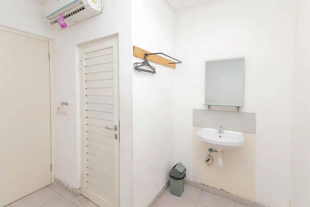 reddoorz near kaza mall surabaya