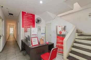 reddoorz near kaza mall surabaya
