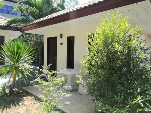 laemsai resort by zuzu