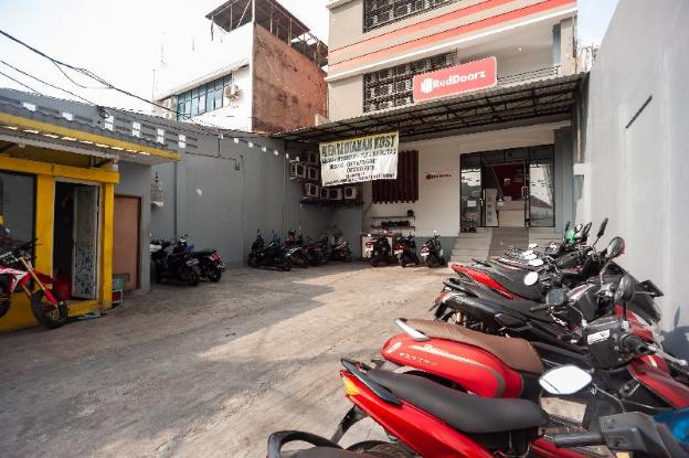 formerly reddoorz near binus anggrek 2