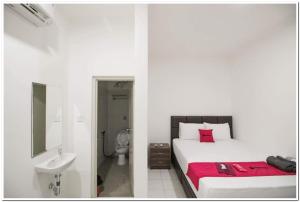 reddoorz ruko itc roxy mas