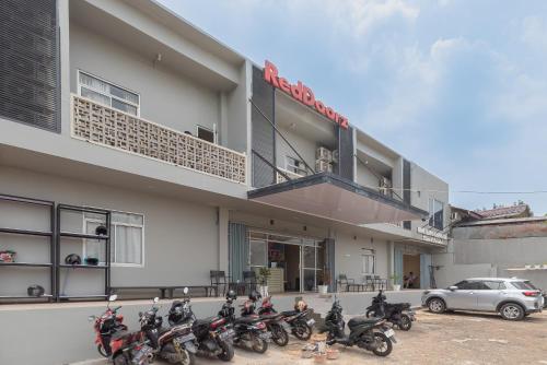 reddoorz near exit toll sirkuit sentul