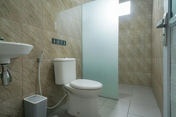 reddoorz near exit toll sirkuit sentul