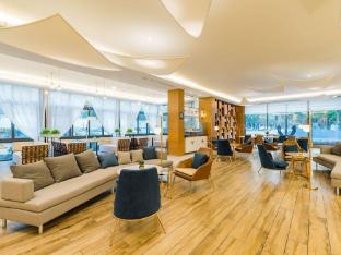 atour hotel xian administrative center high speed railway station