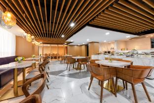 atour hotel xian administrative center high speed railway station