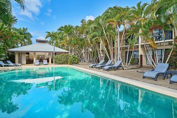 trinity beach club holiday apartments