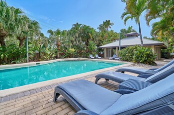 trinity beach club holiday apartments