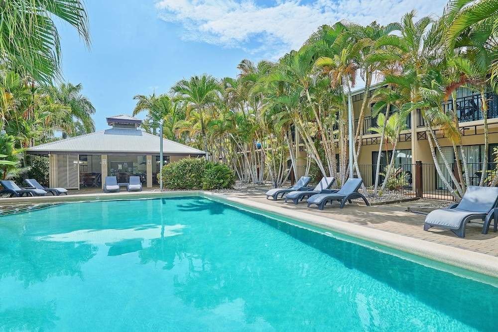 trinity beach club holiday apartments