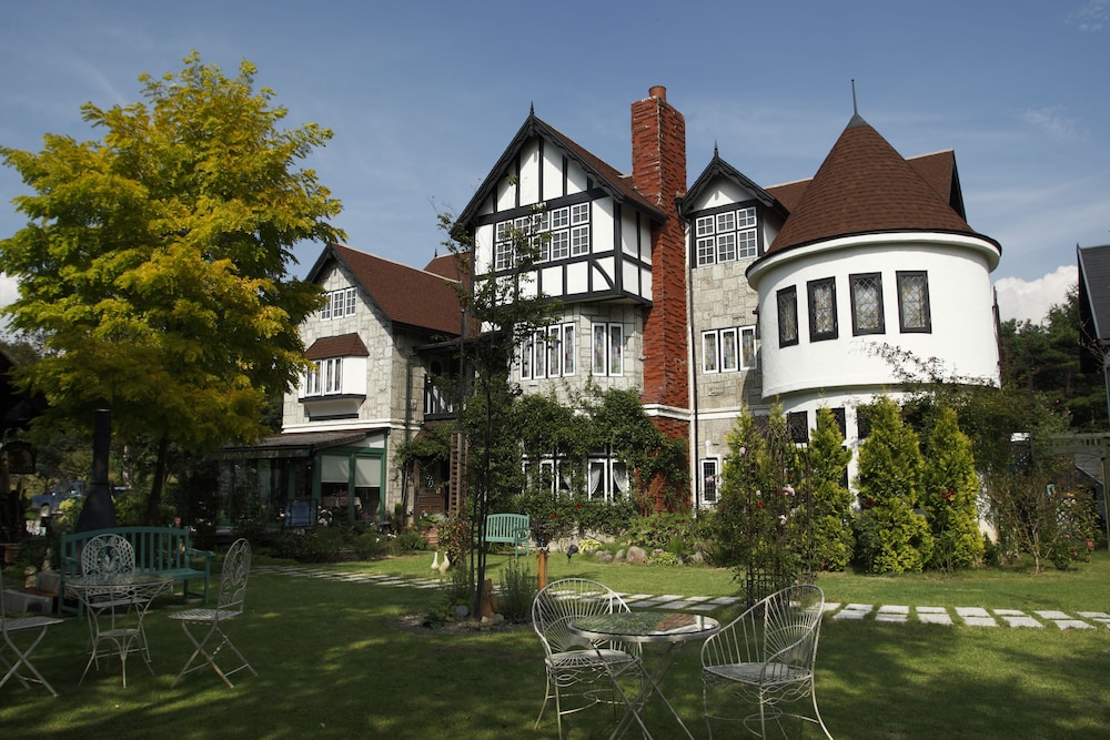 petit hotel and restaurant old age