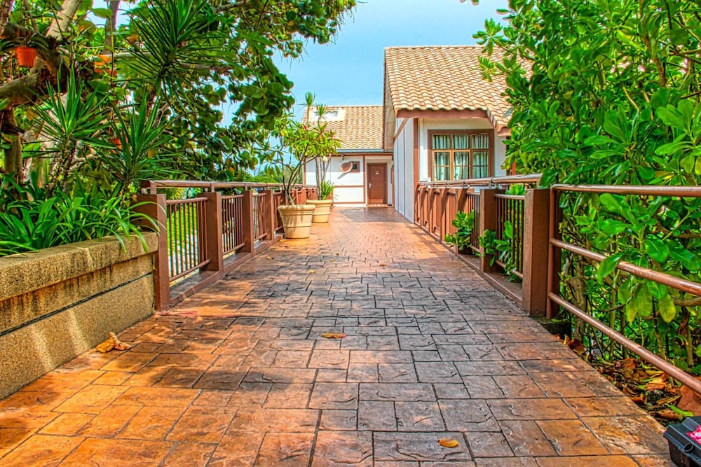 alexapd private water chalets