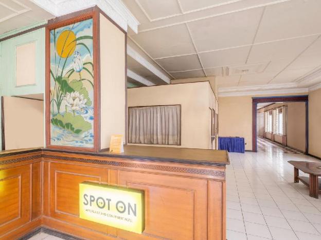 spot on 2341 hotel padjajaran 2