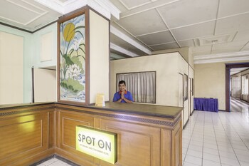 spot on 2341 hotel padjajaran 2