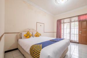 spot on 2341 hotel padjajaran 2