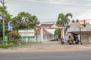 spot on 2341 hotel padjajaran 2