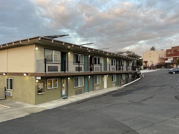 Sierra Inn,,1 star