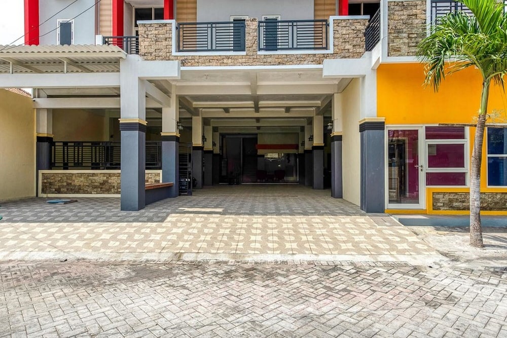 reddoorz syariah kertomenanggal surabaya