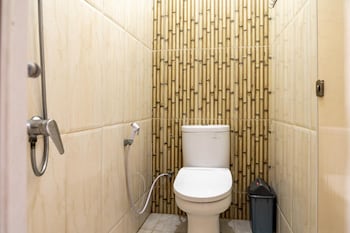 reddoorz hostel near ltc glodok