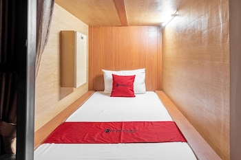 reddoorz hostel near ltc glodok