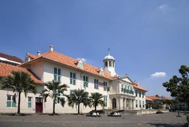 reddoorz hostel near ltc glodok