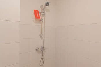 reddoorz apartment emerald towers bandung