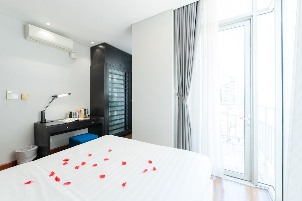 lancaster ho chi minh