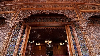 meena group houseboats