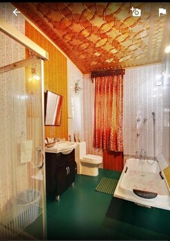 Meena Group Houseboats,Jammu And Kashmir>>Srinagar,2.5 star