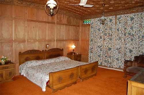 meena group houseboats