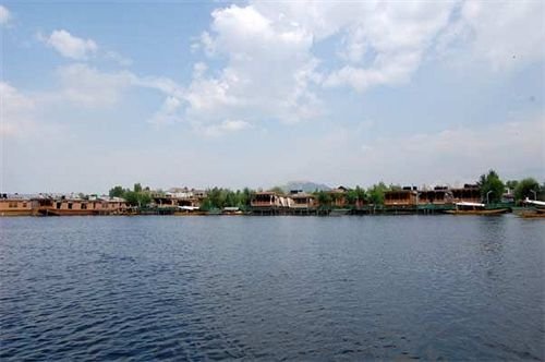 meena group houseboats