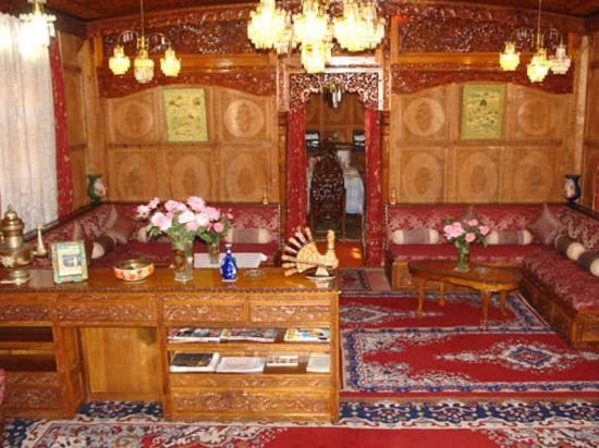 meena group houseboats