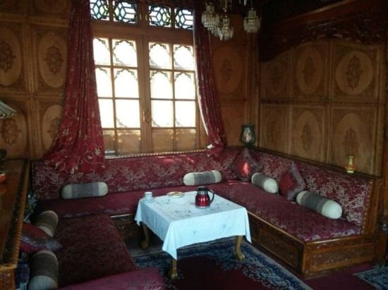 meena group houseboats