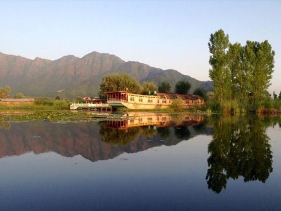 meena group houseboats