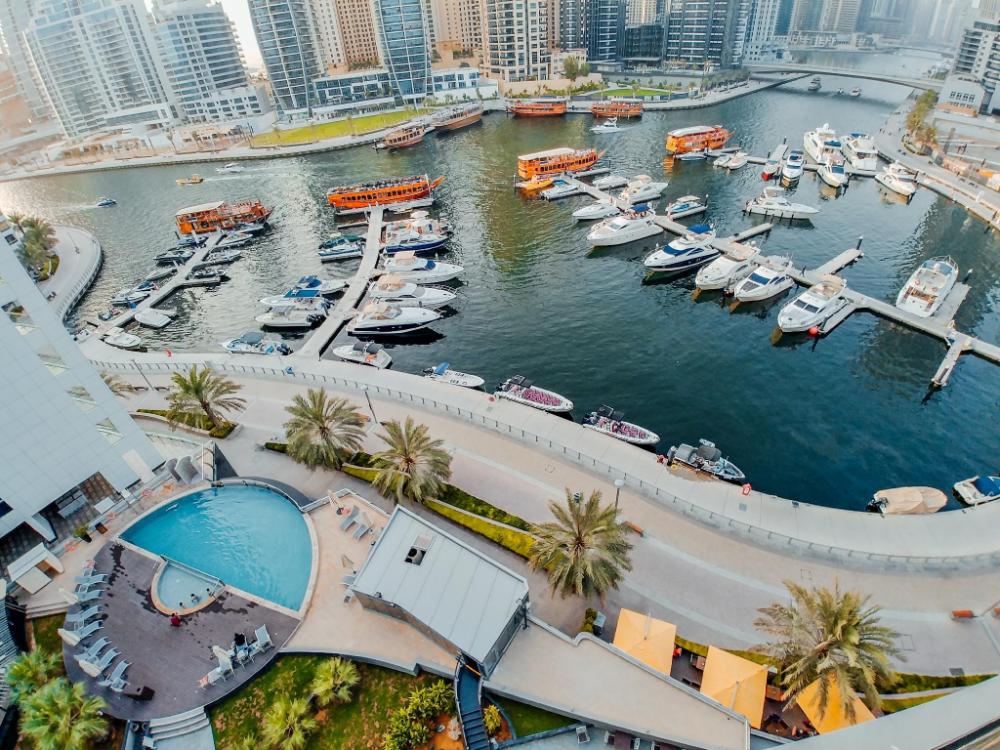 signature hotel apartments and spa