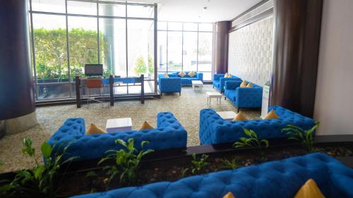 signature hotel apartments and spa