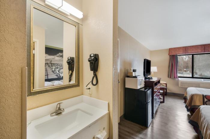 red carpet inn indian head