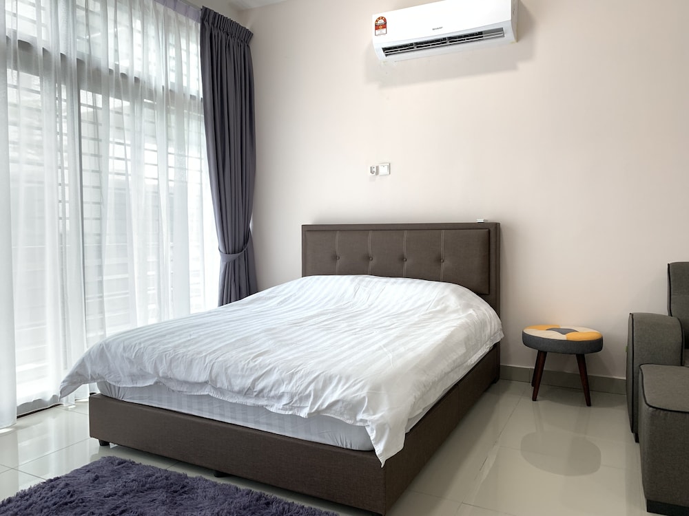 palazio serviced apartment