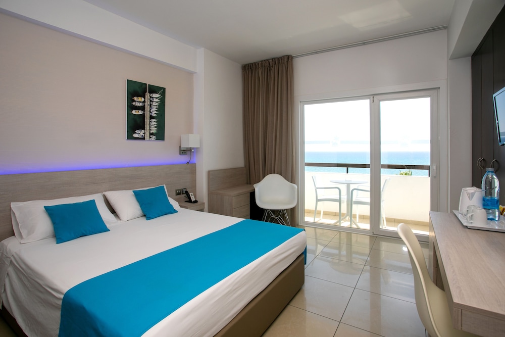 les palmiers beach hotel
