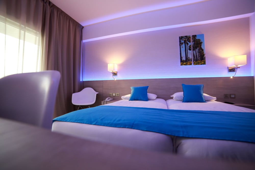 les palmiers beach hotel