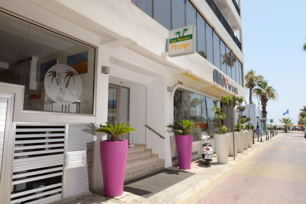 les palmiers beach hotel