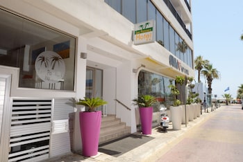 les palmiers beach hotel