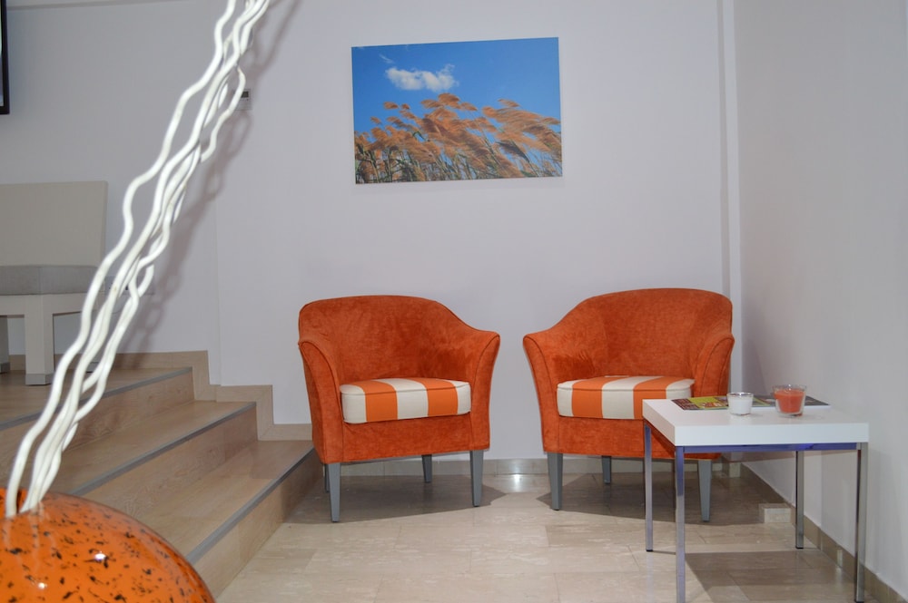 les palmiers beach hotel