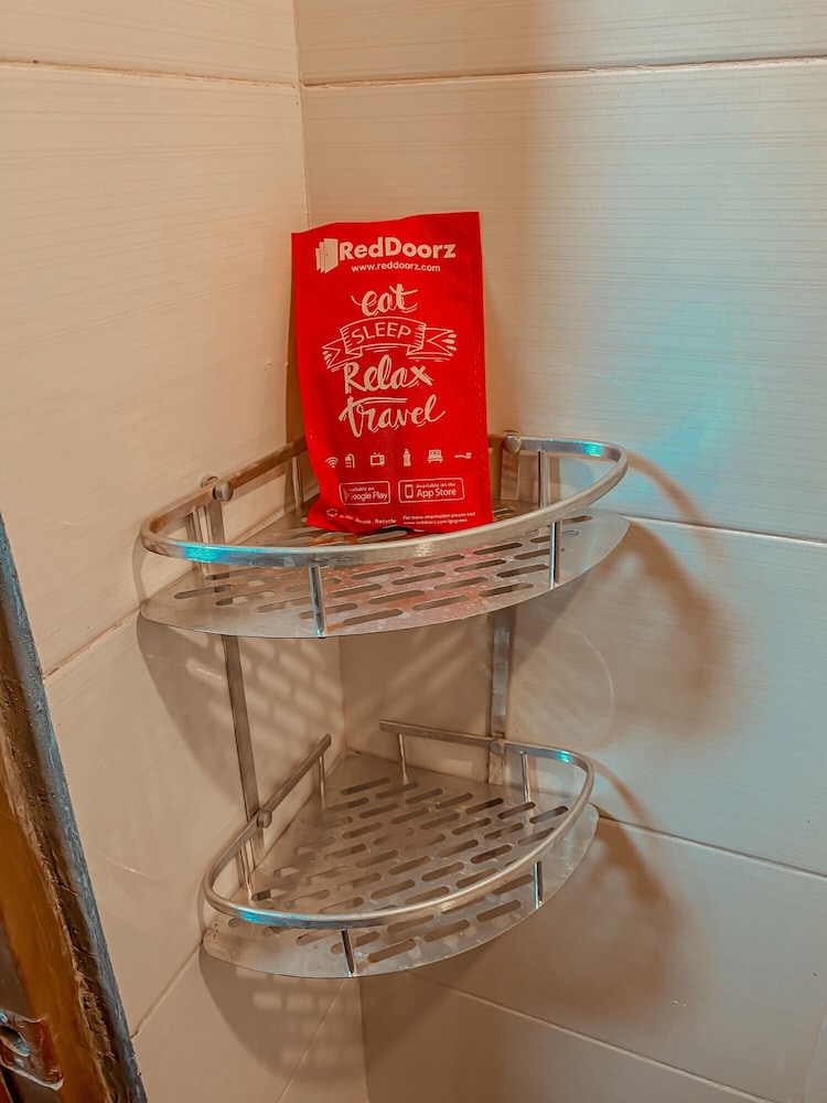 reddoorz hostel near lippo mall kuta