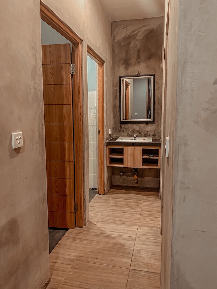 reddoorz hostel near lippo mall kuta