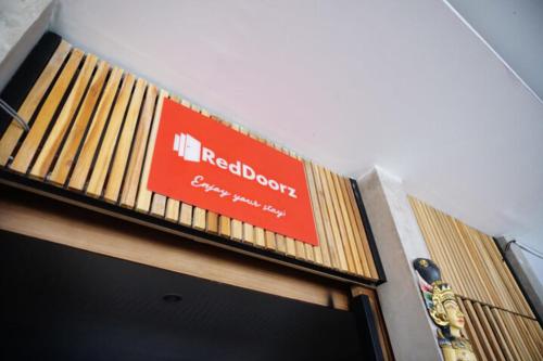 reddoorz hostel near lippo mall kuta