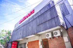 reddoorz hostel near lippo mall kuta